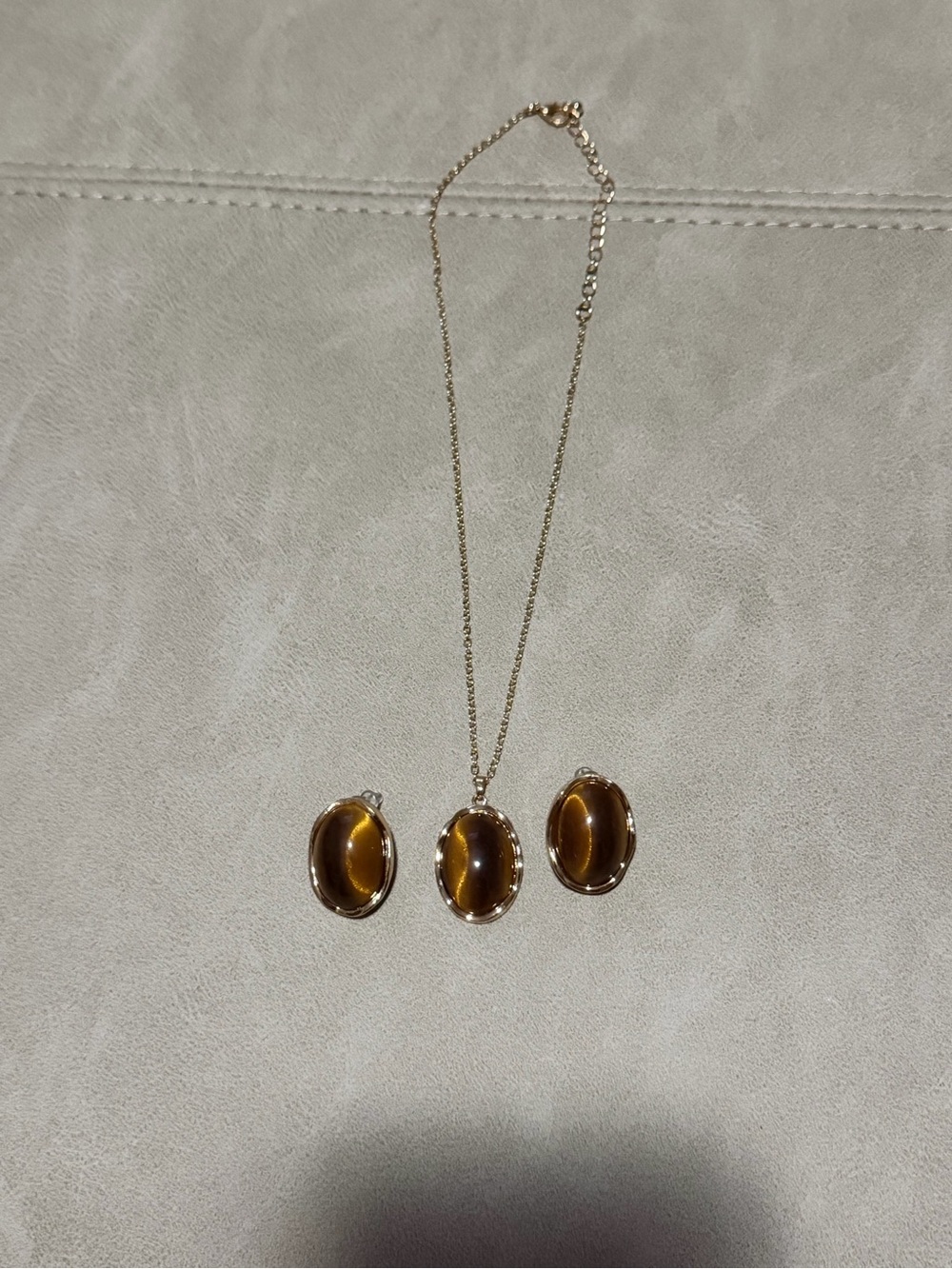 Gold-Tone Brown Cat's Eye Pendant Necklace with Matching Earrings